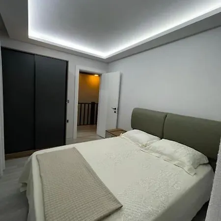 6 Sleeps, Modern In Kusadasi Davutlar - Awz 318 빌라